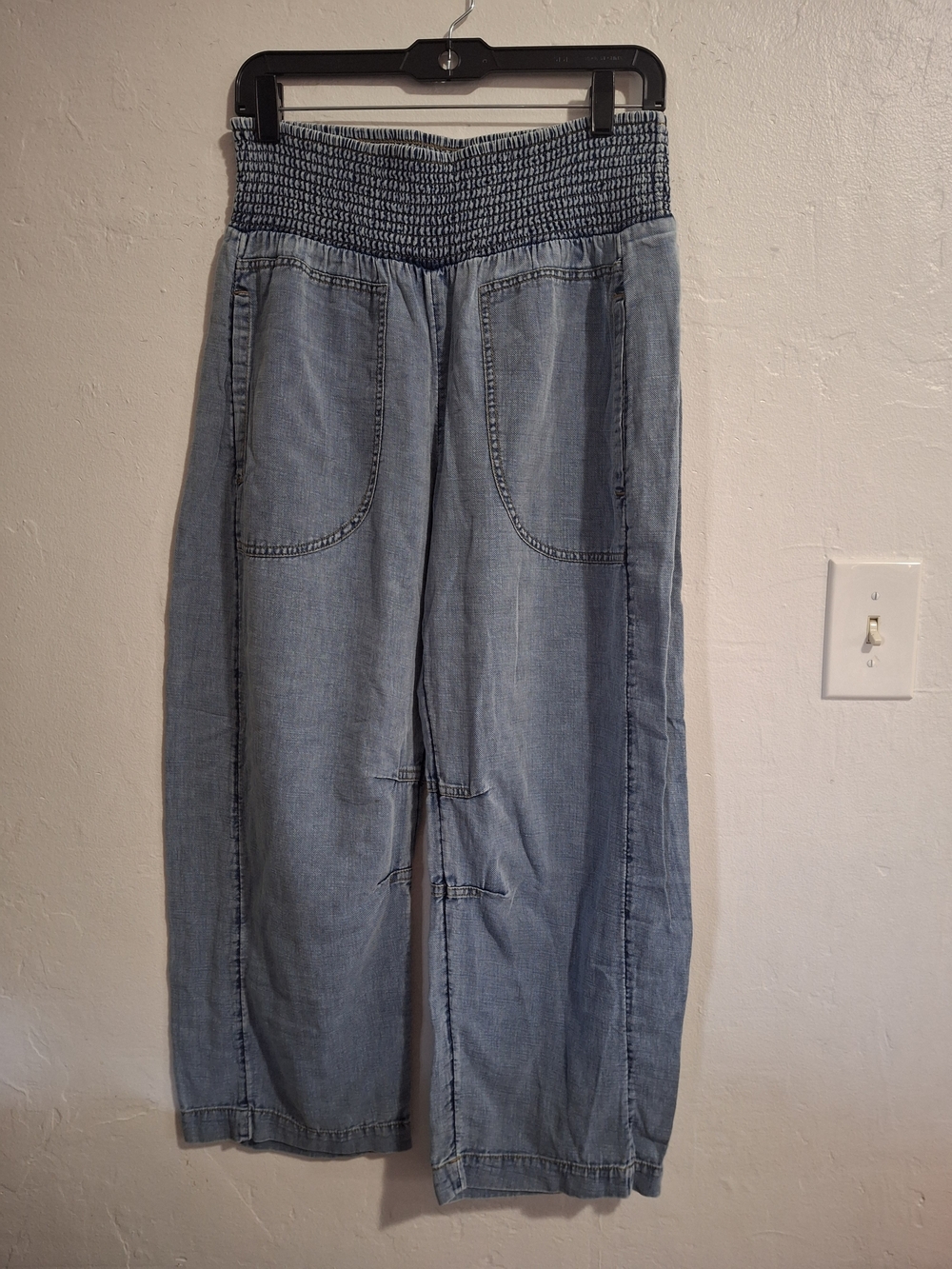 Pilcro Barrel-Leg Smocked Waist Jeans  Size S. - Picture 2 of 12